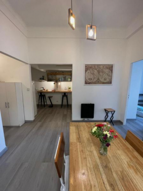 3 ambientes con balcón y Pràctico, lindo y con todo cerca!